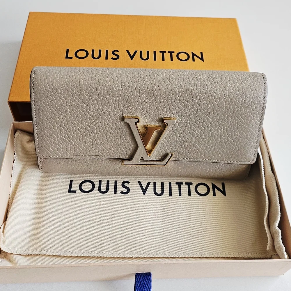 Louis Vuitton Beige Capucines Long Wallet